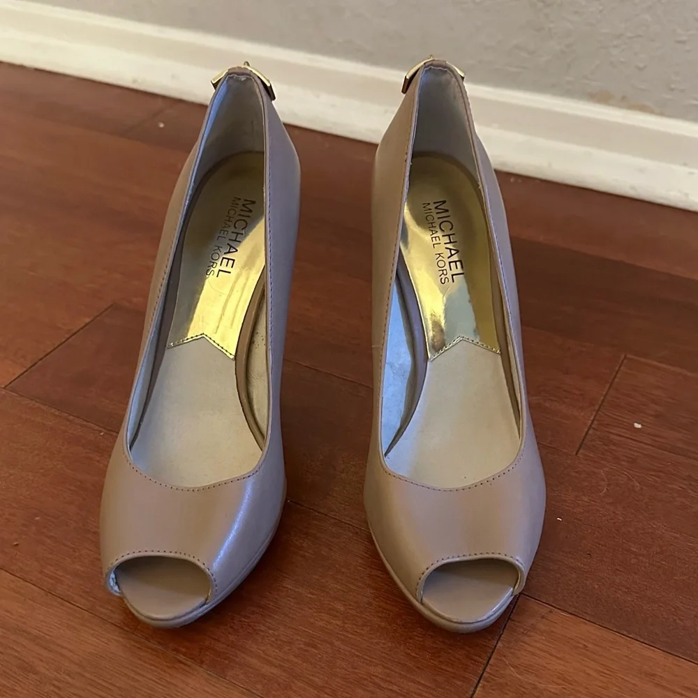 Michael Kors Nude Pumps - Picture 3 of 4